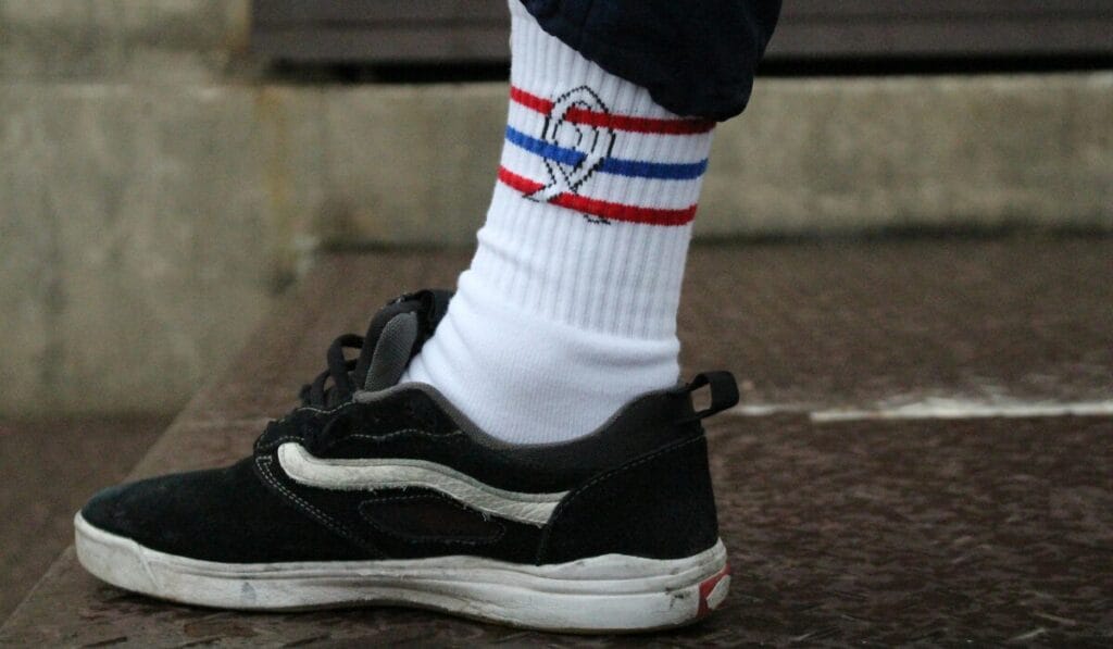 walking shoes to keep feet cool